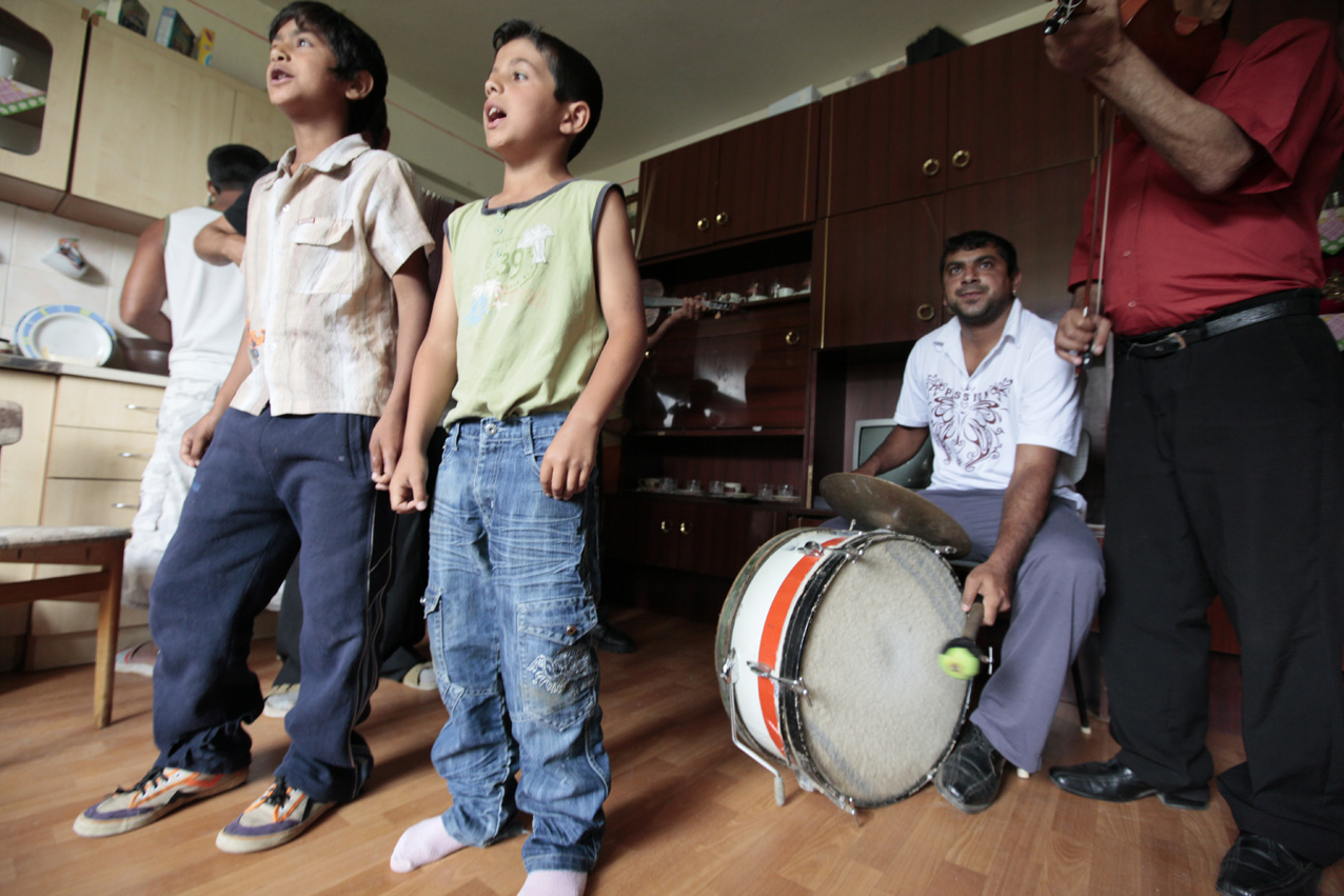 Pala late, pala late me merav